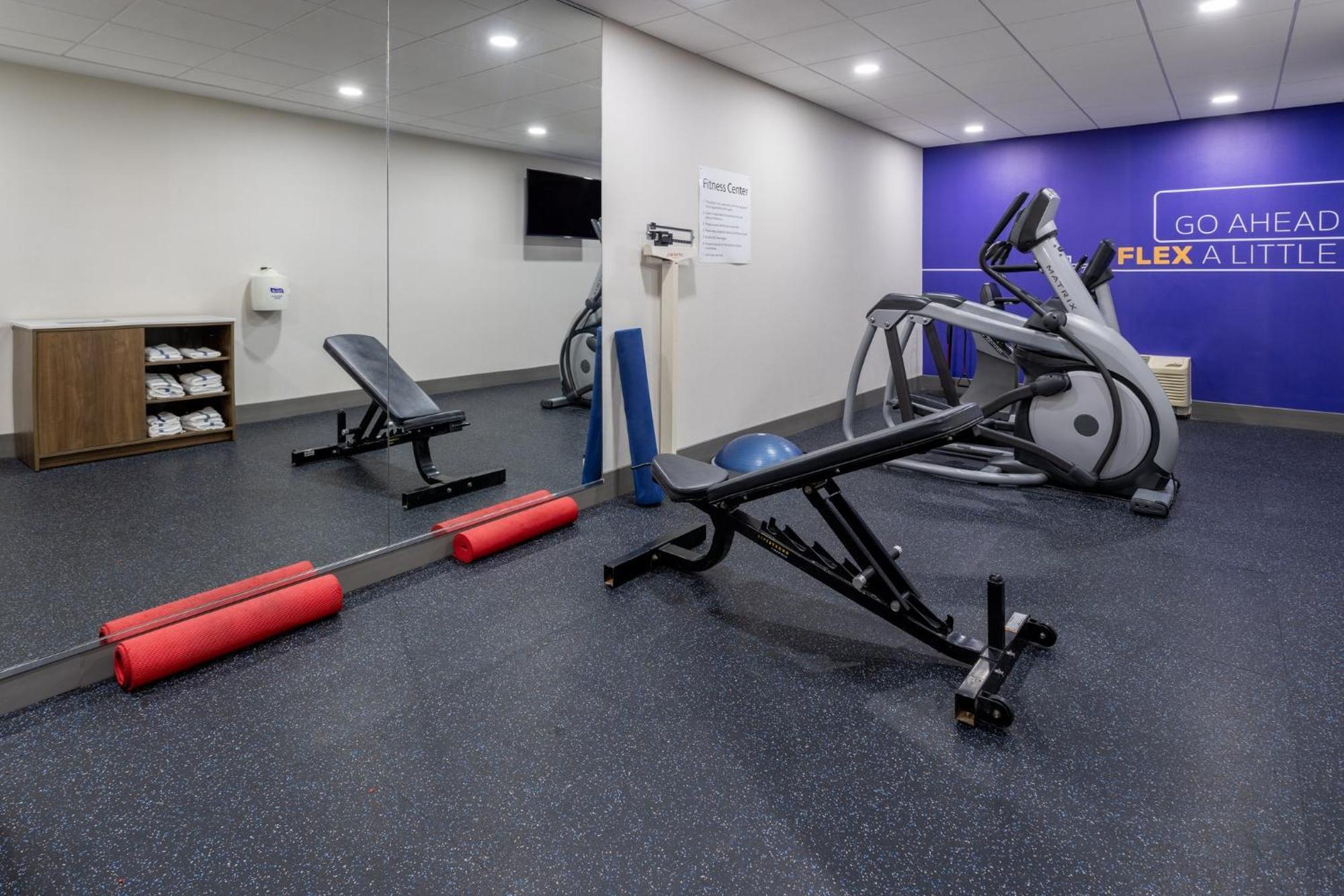 Holiday Inn Express Hotel & Suites Vineland Millville By Ihg Buitenkant foto