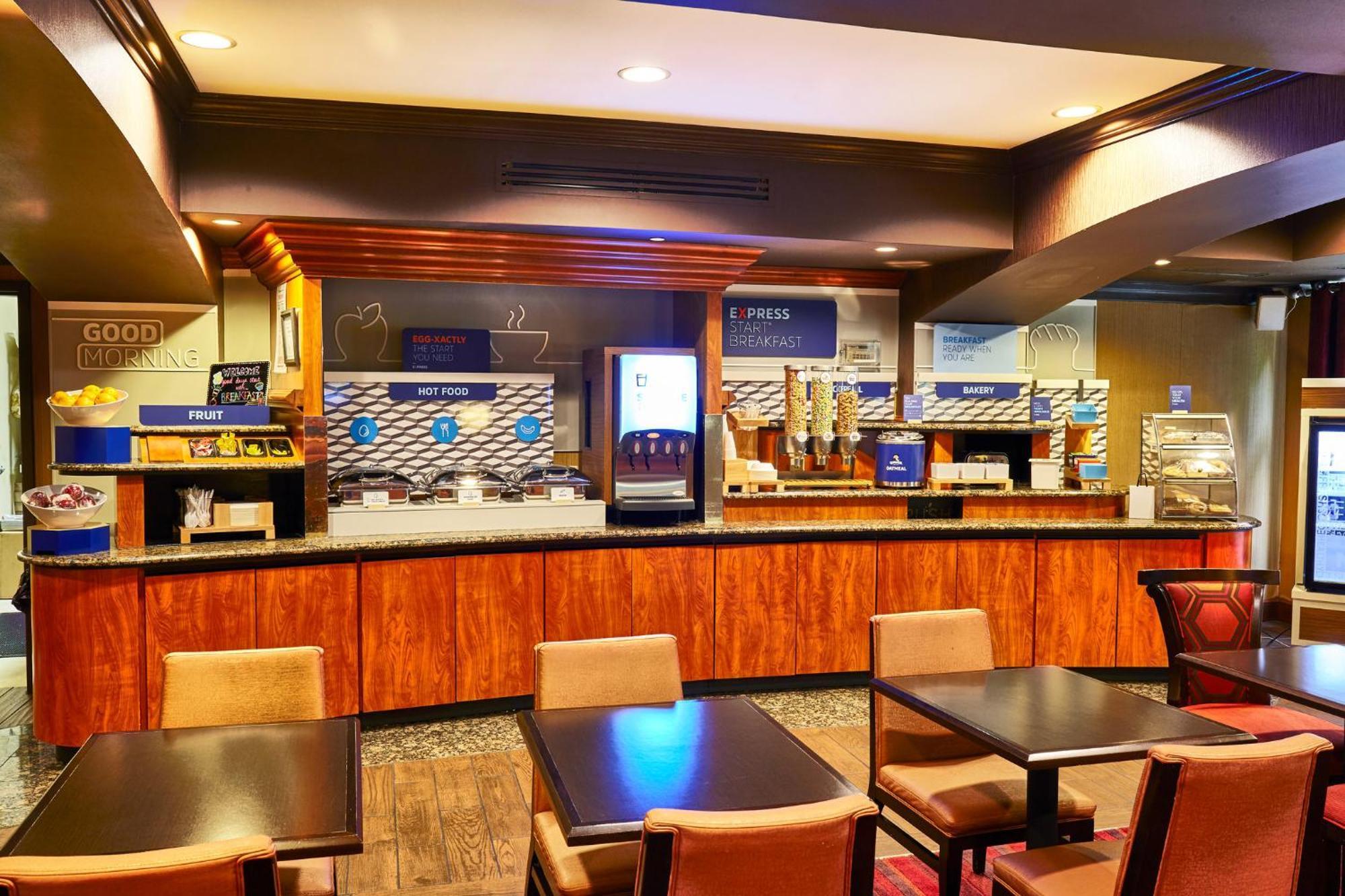 Holiday Inn Express Hotel & Suites Vineland Millville By Ihg Buitenkant foto